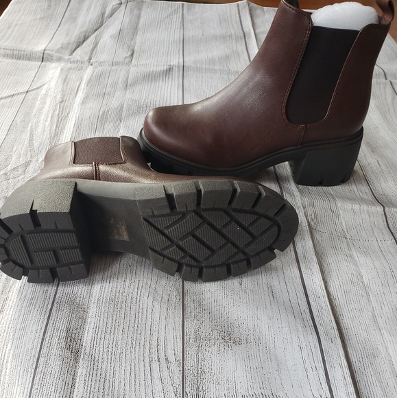 Brand new SODA lug sole Chelsea Ankle boot Chocolate brown Mid size 8.5 and 8 - Picture 7 of 7